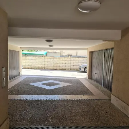 при галя / прекрасен в тих квартал Варна