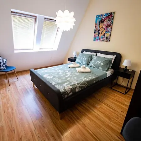 при галя / прекрасен в тих квартал Apartamento Varna