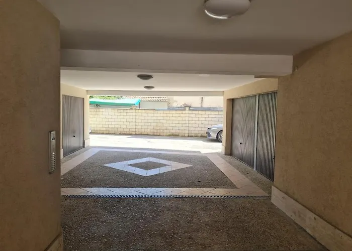 при галя / прекрасен в тих квартал Warna